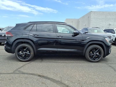 2026 Volkswagen Atlas Cross Sport 2.0T SEL R-Line Black