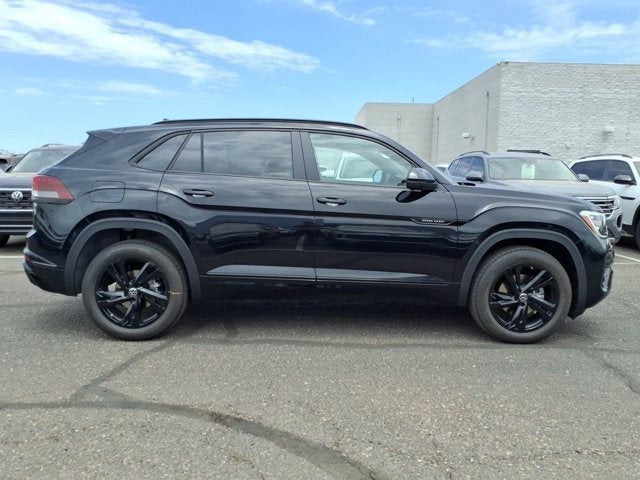 2026 Volkswagen Atlas Cross Sport 2.0T SEL R-Line Black