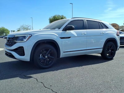 2026 Volkswagen Atlas Cross Sport 2.0T SEL R-Line Black