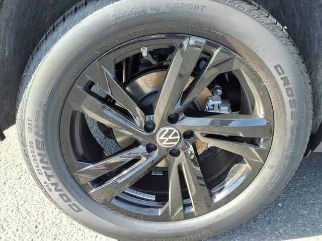 2026 Volkswagen Atlas Cross Sport 2.0T SEL R-Line Black