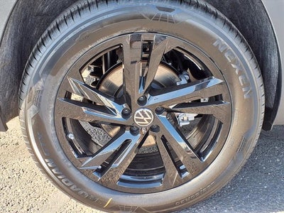 2026 Volkswagen Atlas Cross Sport 2.0T SEL R-Line Black