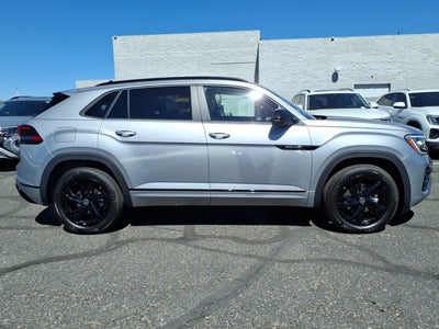 2026 Volkswagen Atlas Cross Sport 2.0T SEL R-Line Black