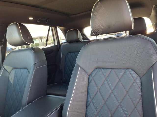 2025 Volkswagen Atlas Cross Sport 2.0T SEL Premium R-Line