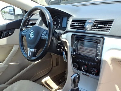 2013 Volkswagen Passat SE w/Sunroof