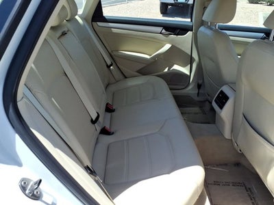 2013 Volkswagen Passat SE w/Sunroof