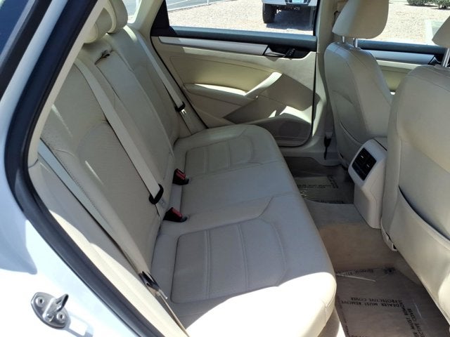2013 Volkswagen Passat SE w/Sunroof