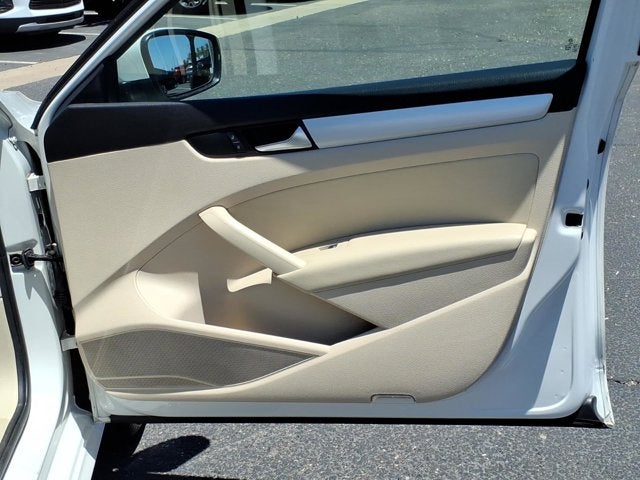 2013 Volkswagen Passat SE w/Sunroof
