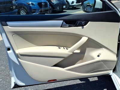2013 Volkswagen Passat SE w/Sunroof