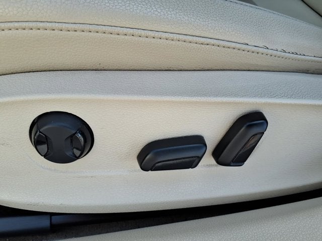 2013 Volkswagen Passat SE w/Sunroof