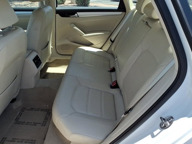 2013 Volkswagen Passat SE w/Sunroof