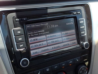 2013 Volkswagen Passat SE w/Sunroof