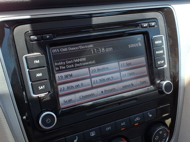 2013 Volkswagen Passat SE w/Sunroof
