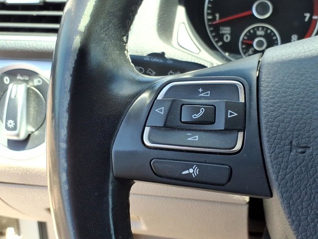 2013 Volkswagen Passat SE w/Sunroof