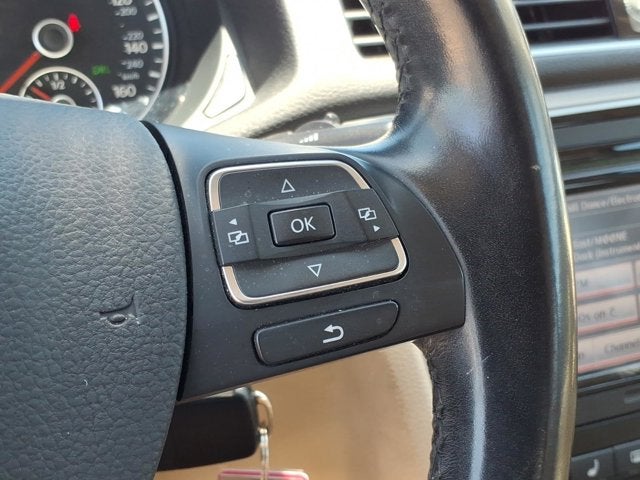 2013 Volkswagen Passat SE w/Sunroof