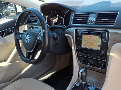 2017 Volkswagen Passat 1.8T SEL Premium