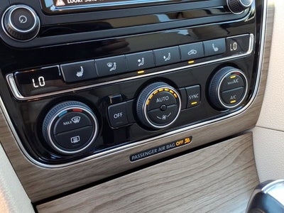 2017 Volkswagen Passat 1.8T SEL Premium