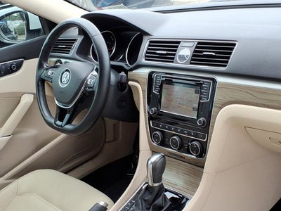 2017 Volkswagen Passat 1.8T SE w/Technology