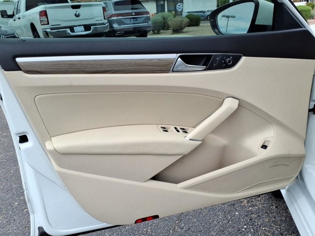 2017 Volkswagen Passat 1.8T SE w/Technology