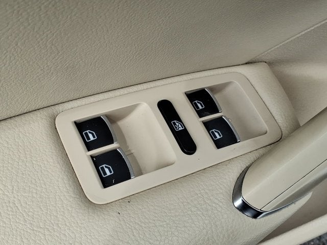 2017 Volkswagen Passat 1.8T SE w/Technology