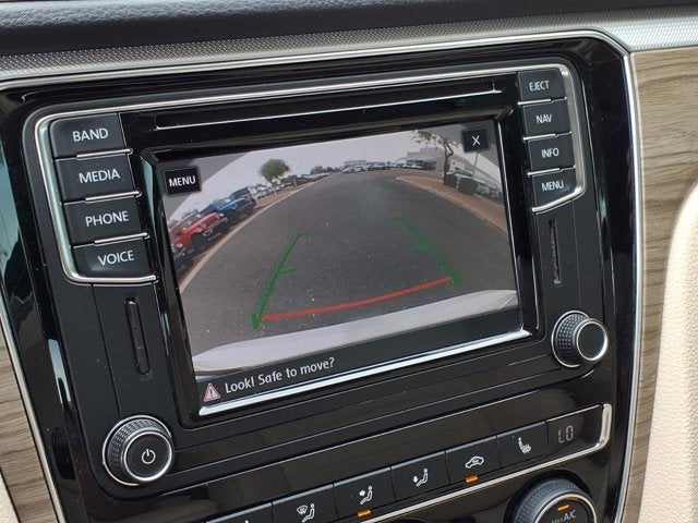 2017 Volkswagen Passat 1.8T SE w/Technology