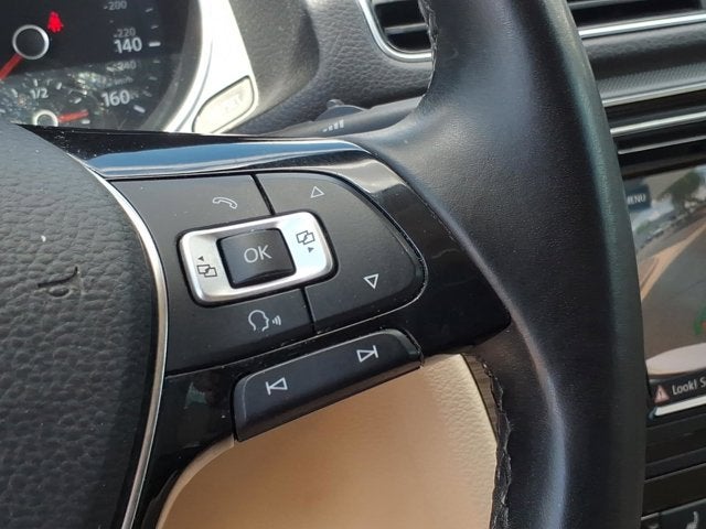 2017 Volkswagen Passat 1.8T SE w/Technology