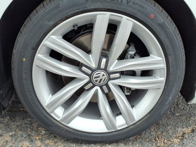 2017 Volkswagen Passat 1.8T SE w/Technology