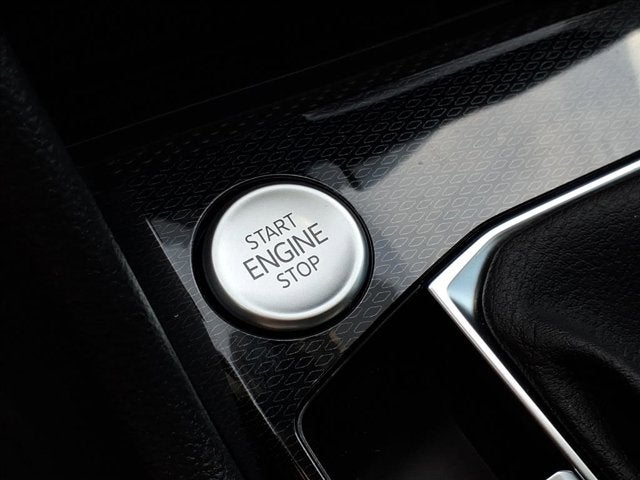 2026 Volkswagen Taos SE Black