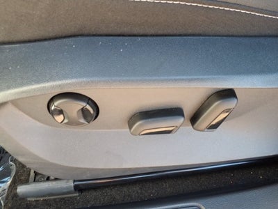 2026 Volkswagen Taos SE Black