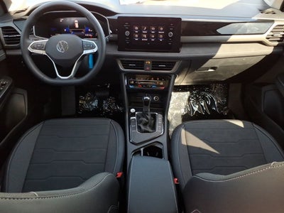 2026 Volkswagen Taos SE Black