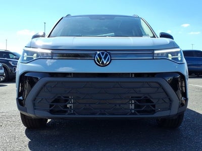2026 Volkswagen Taos SE Black