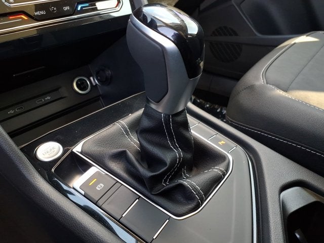 2026 Volkswagen Taos SE Black
