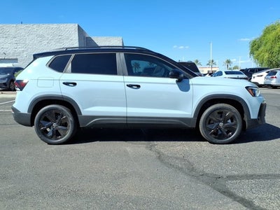 2026 Volkswagen Taos SE Black
