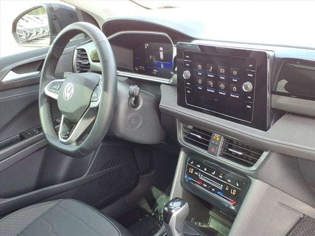 2025 Volkswagen Taos SE Black