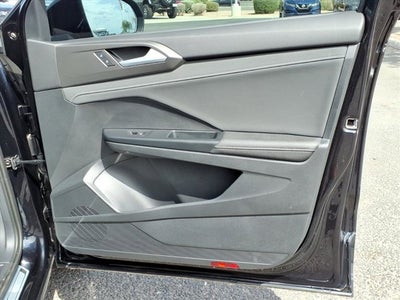 2025 Volkswagen Taos SE Black