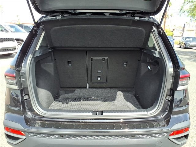 2025 Volkswagen Taos SE Black