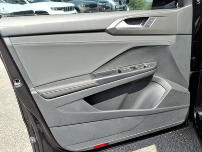 2025 Volkswagen Taos SE Black