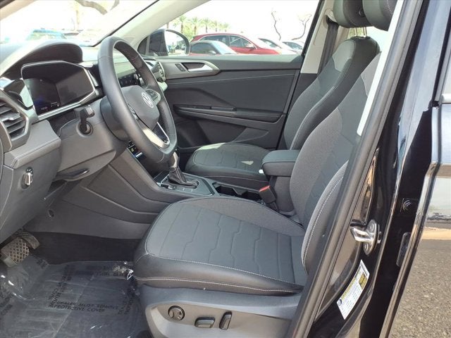 2025 Volkswagen Taos SE Black