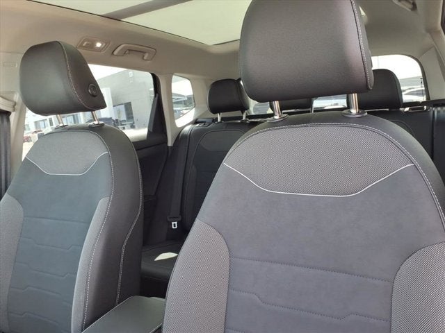 2025 Volkswagen Taos SE Black