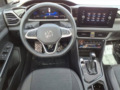 2025 Volkswagen Taos SE Black