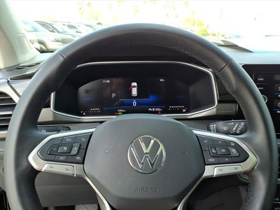 2025 Volkswagen Taos SE Black