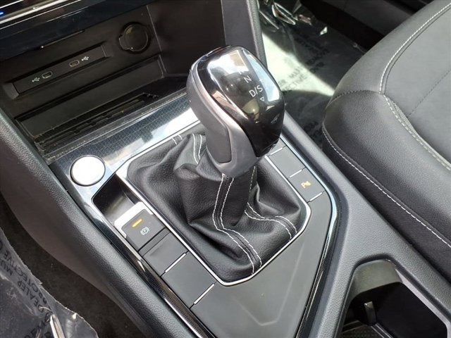 2025 Volkswagen Taos SE Black