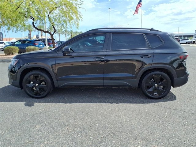 2025 Volkswagen Taos SE Black