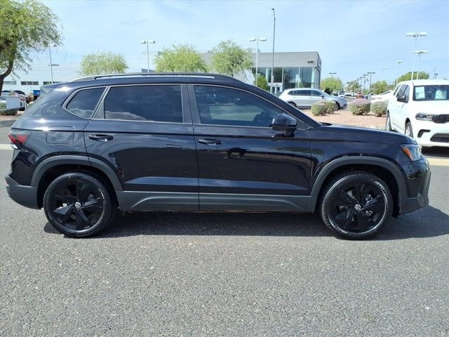 2025 Volkswagen Taos SE Black