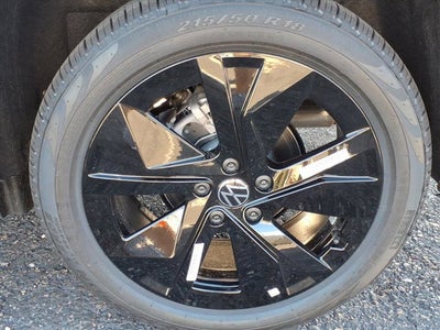 2026 Volkswagen Taos SE Black