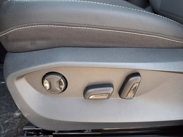 2026 Volkswagen Taos SE Black
