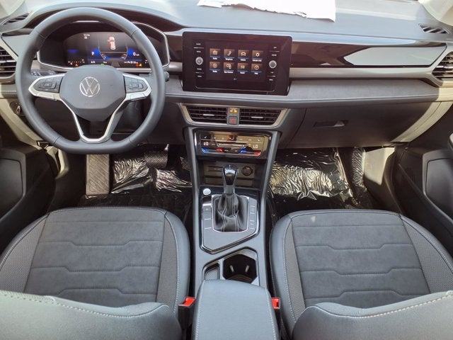 2026 Volkswagen Taos SE Black
