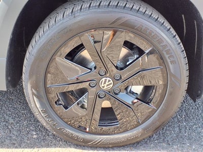 2026 Volkswagen Taos SE Black