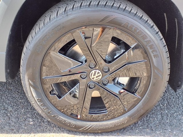 2026 Volkswagen Taos SE Black
