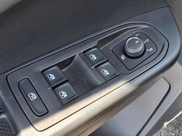 2026 Volkswagen Taos SE Black