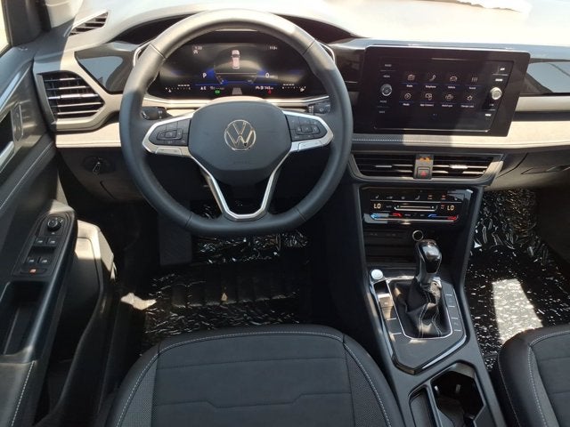 2026 Volkswagen Taos SE Black